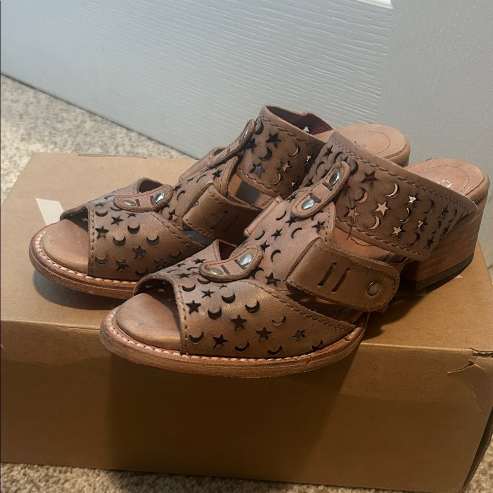 Freebird Tan Starry Mules
